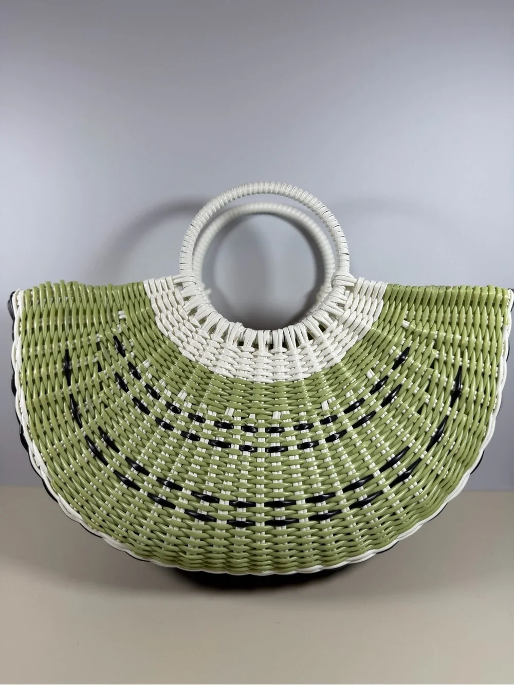 Kiwi Woven Tote in White and Green